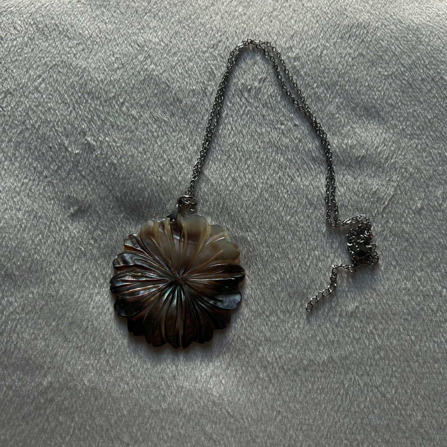 Mother of Pearl flower engraved pendant necklace
