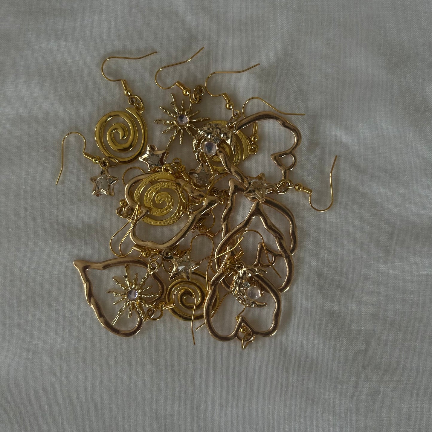 gold tones mystery earrings