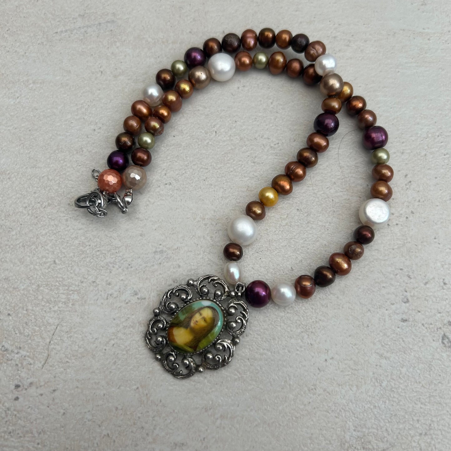 Mona Lisa antique pendant freshwater pearl necklace