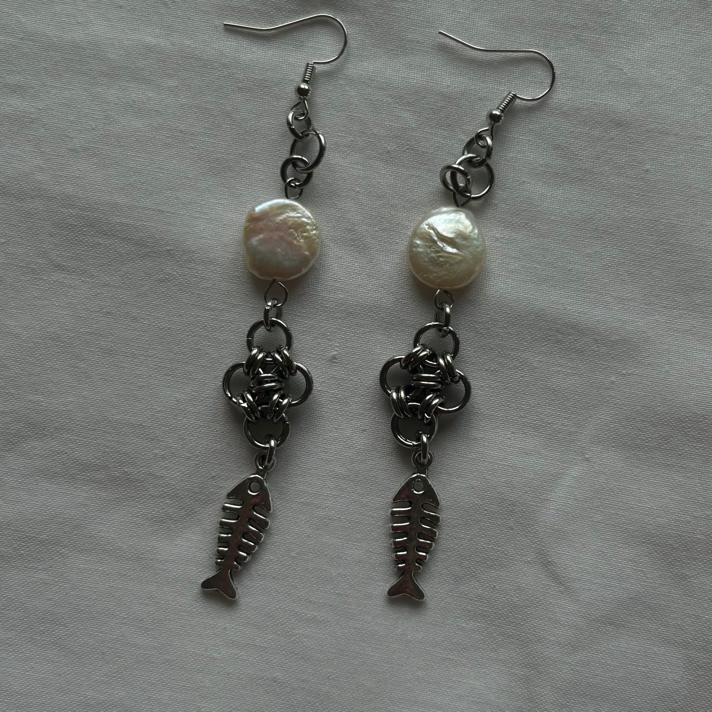 Chainmail pearl earrings