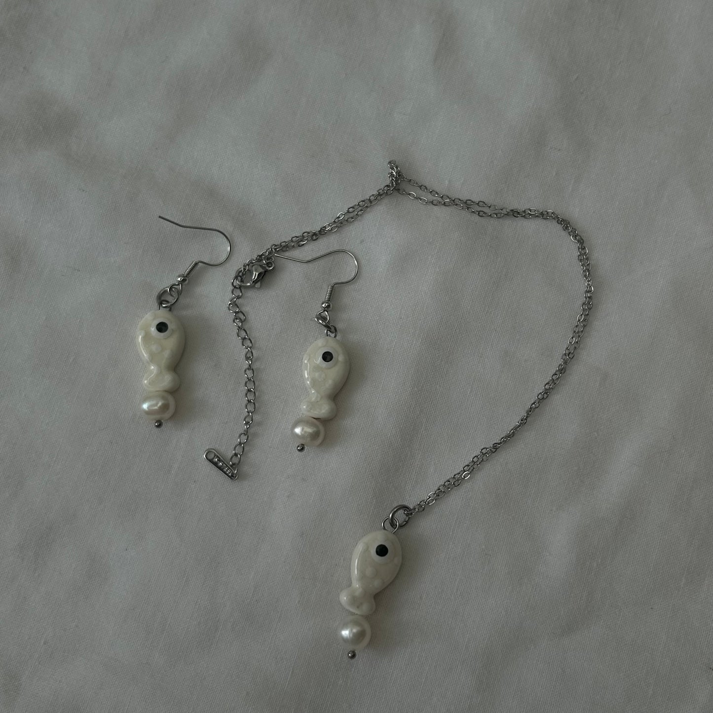 Beige polka dot fish set
