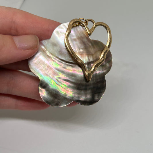 Flower and heart mother of pearl keyring