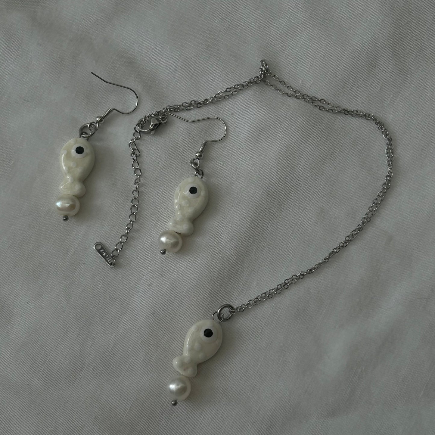 Beige polka dot fish set