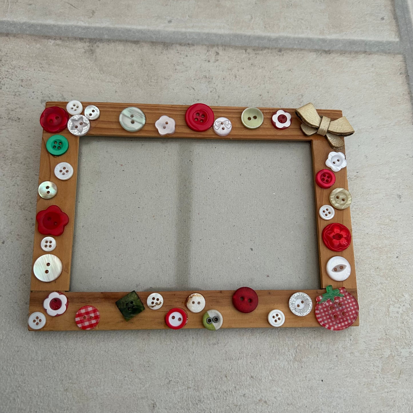 tomato and bow vintage upacyled frame