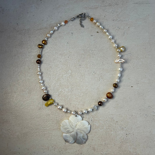 Freshwater pearl mother of pearl flower necklace