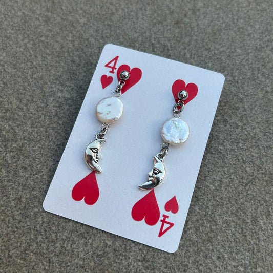 Moon pearl earrings