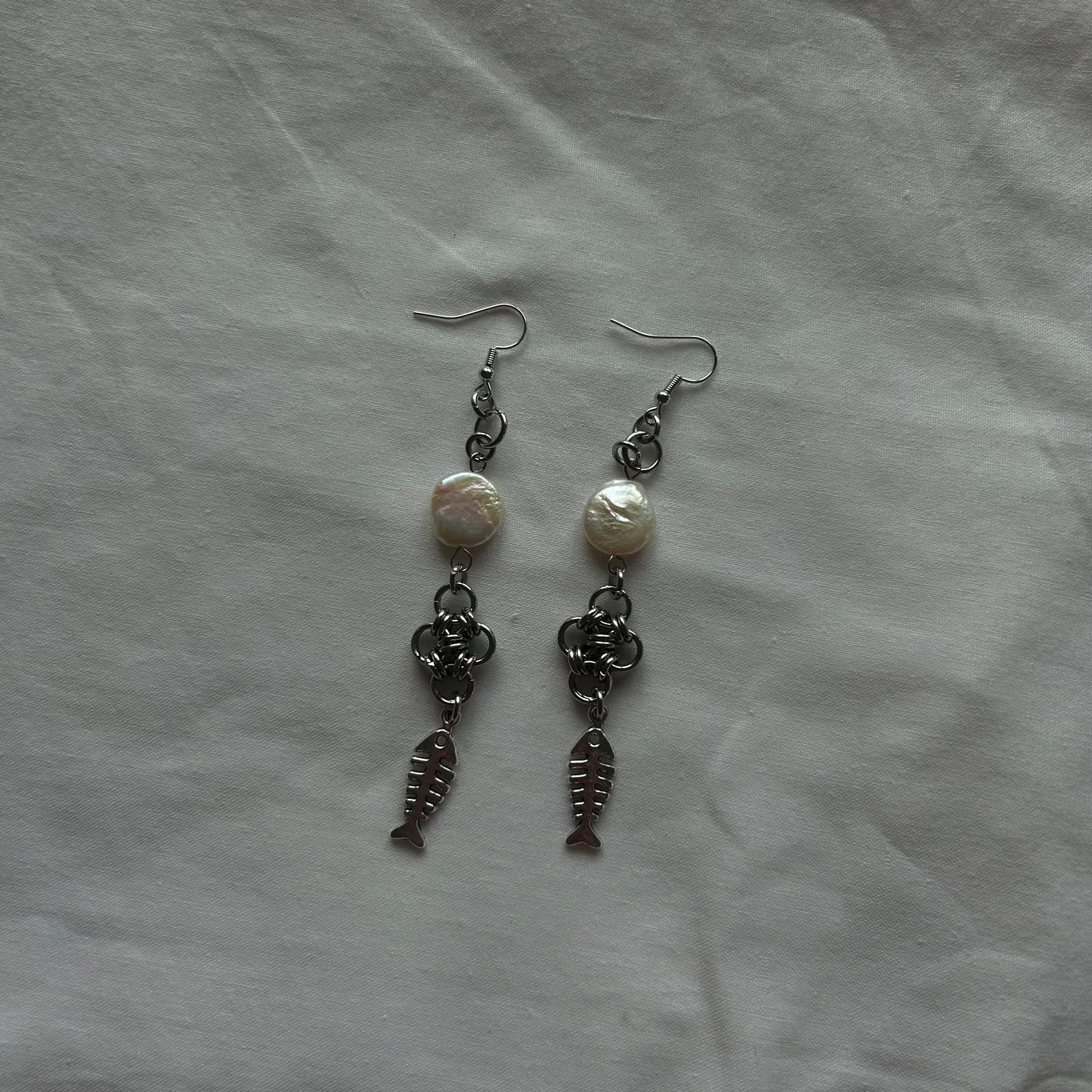 Chainmail pearl earrings