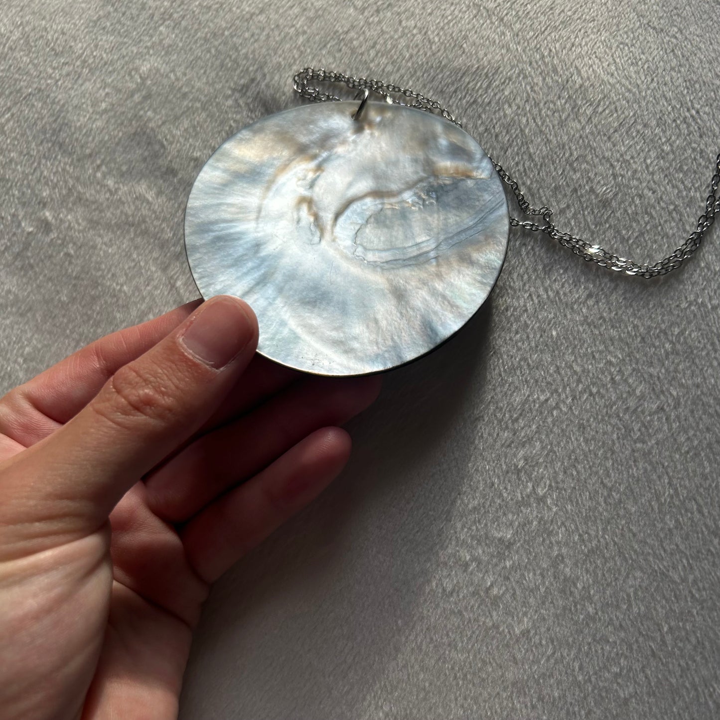 Mother of pearl circular necklace