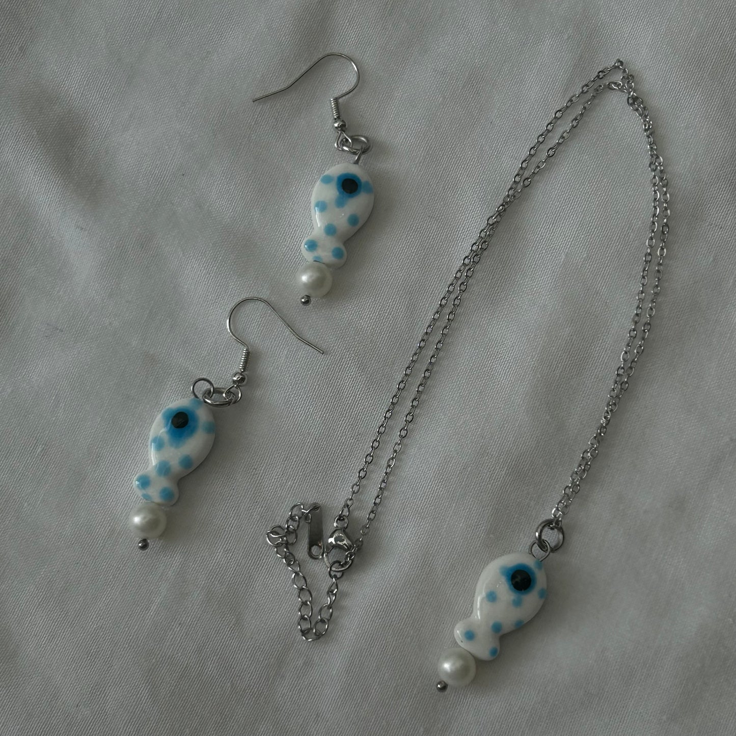 White and blue polka dot fish set