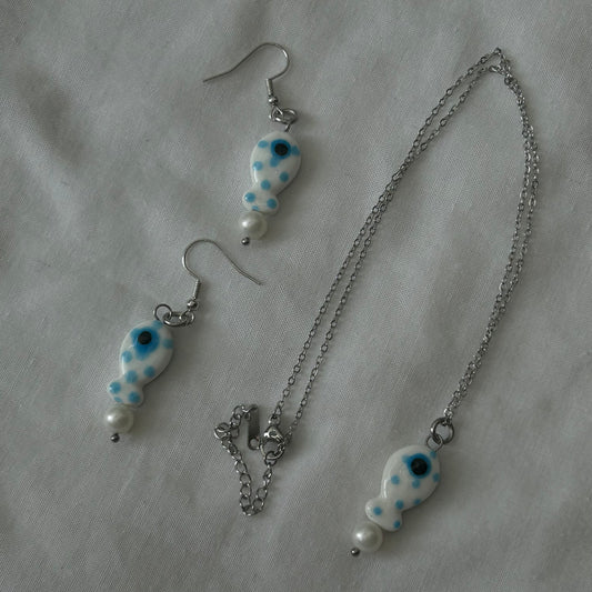 White and blue polka dot fish set
