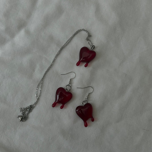 Red gory heart necklace set