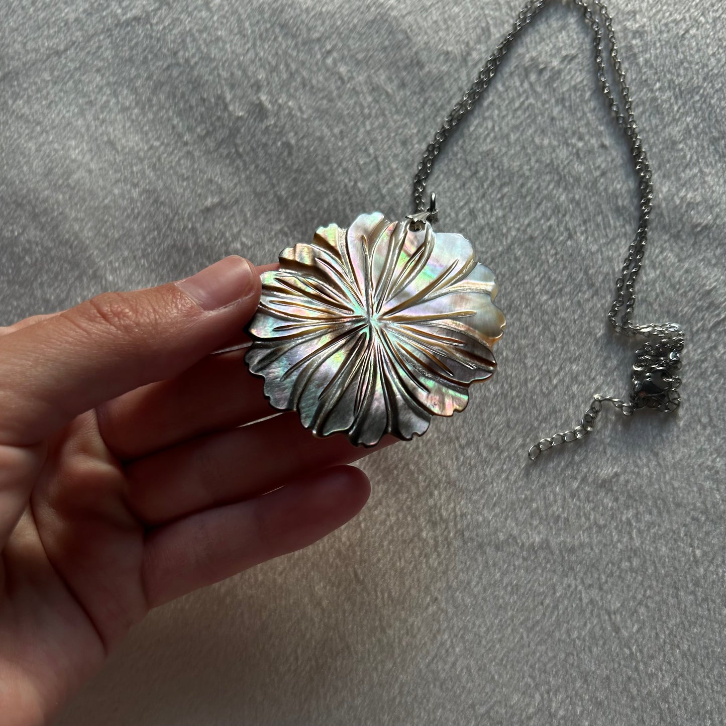 Mother of Pearl flower engraved pendant necklace
