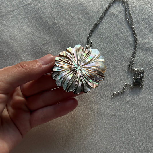 Mother of Pearl flower engraved pendant necklace