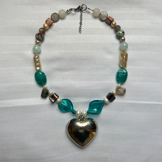 'Lara' puffy heart and chunky beaded necklace